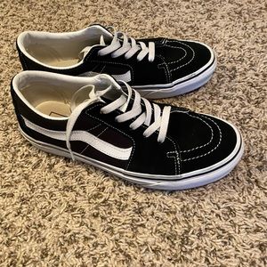 Mens old skool vans (size 8.5)